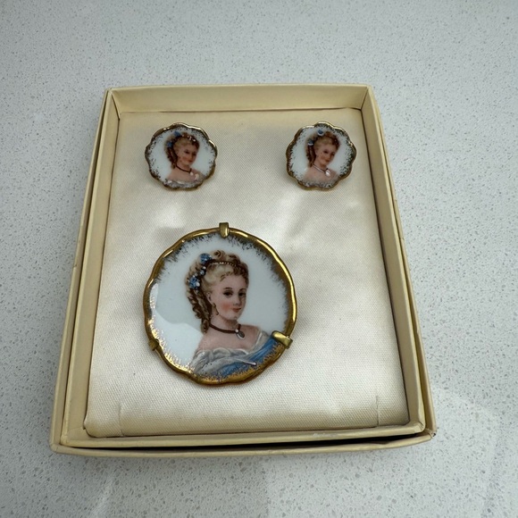 Vintage Limoges Porcelain Hand Painted Brooch and Screwback Earrings Set 1940s - Picture 3 of 15